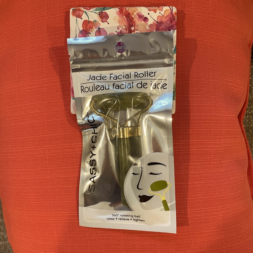 Jade facial roller